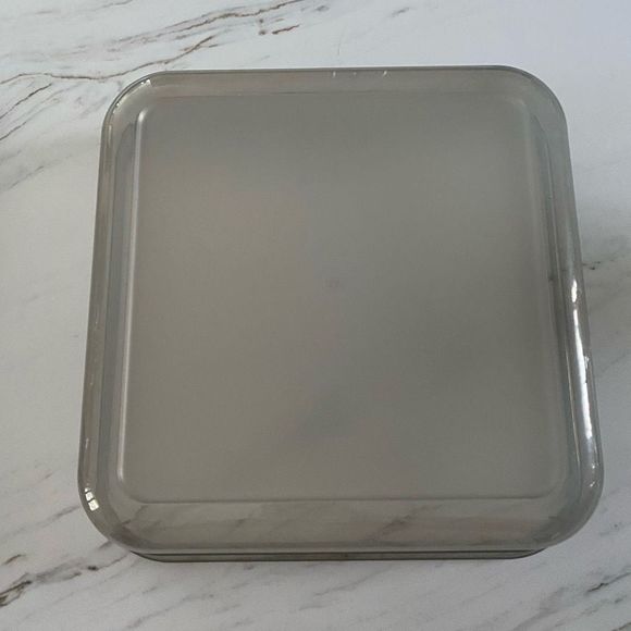 NWOT Set 2 Gray Plastic Storage Bins With Lids Stackable - Picture 10 of 10